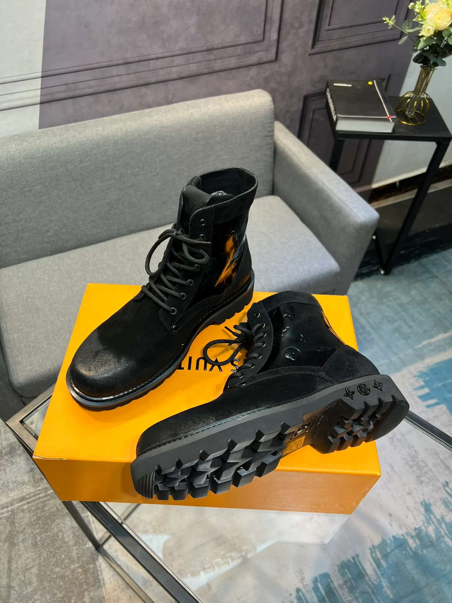 Men's shoes 💰920 L Home - the latest LV men's business casual boots, luxury and nobility are a must. They are all made of imported original first-layer cowhide, just to create a more comfortable wearing experience. ➕Top imported water-dyed full cow lining, original high wear-resistant outsole! 👏👏 Size: Male 39-44; (38 45 46 customized)
